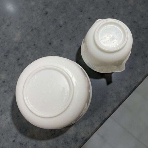 Set of 2 Vintage Pyrex for Hamilton Beach Milk Glass Mixing Bowls - Picture 2 of 10